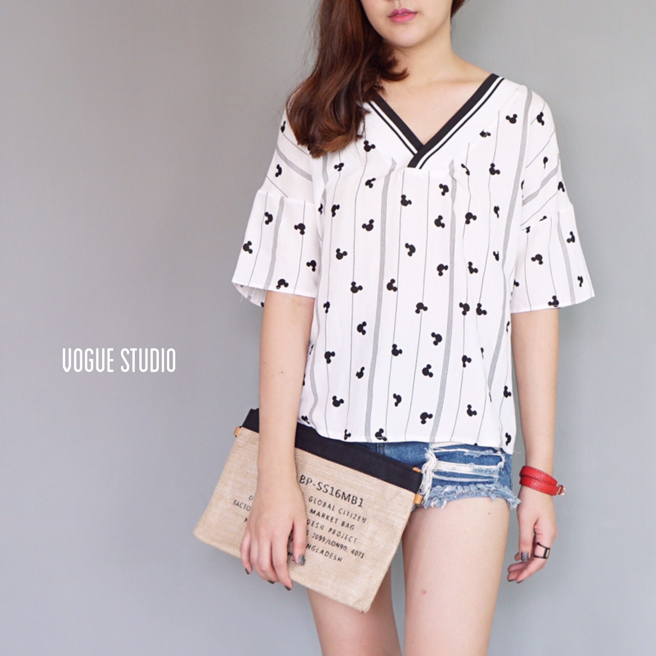 เสื้อคอวี เก๋ๆ ปริ้นลายน่ารัก