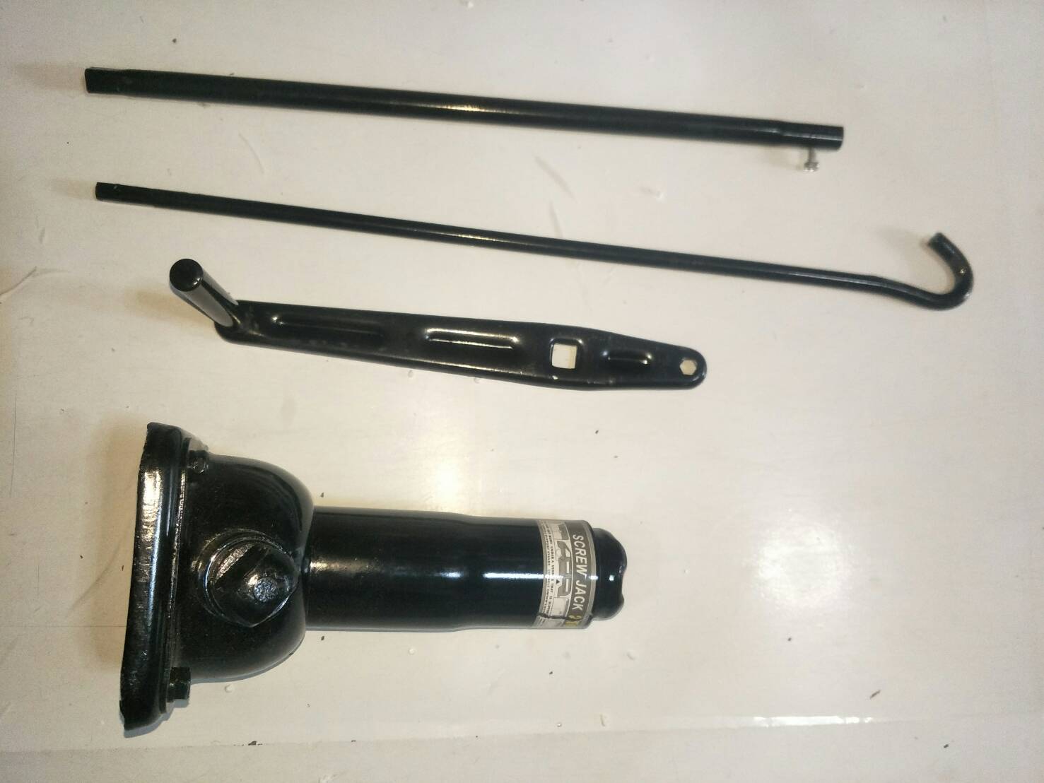 CARE08 แม่แรงมือหมุน 2 ตัน สะดวก ปลอดภัย ทนทาน สำหรับ รถเก๋ง รถกระบะ