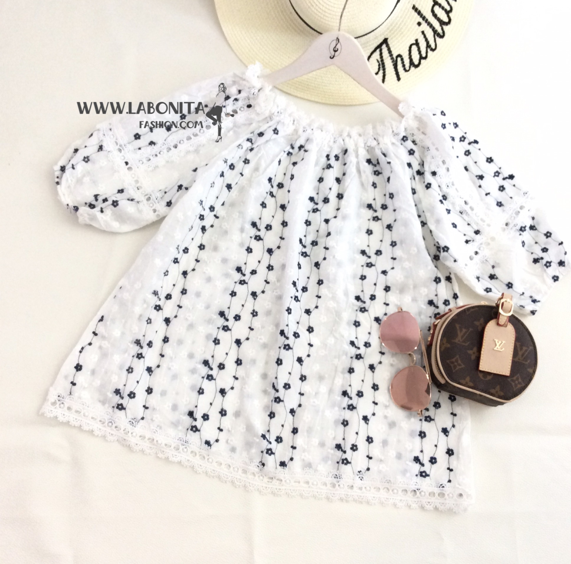 เสื้อสม็อค เสื้อแฟชั่นเกาหลีทรงน่ารัก ปักลายดอกไม้ ใส่เปิดไหล่ก็สวย