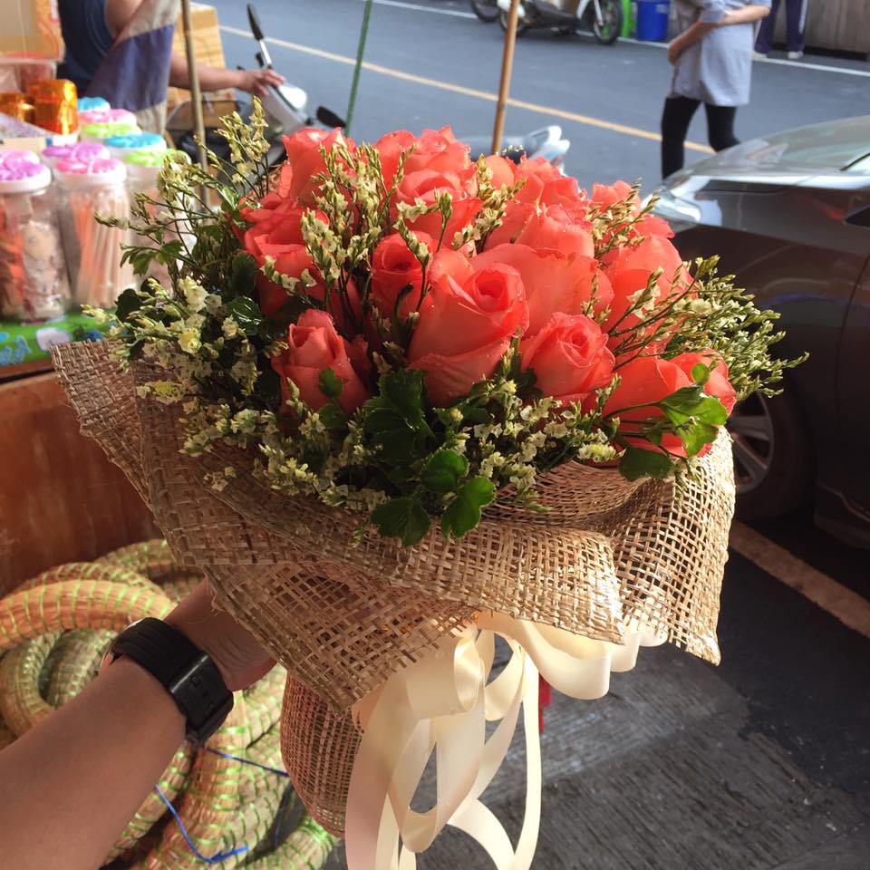 ช่อดอกกุหลาบสีโอรส