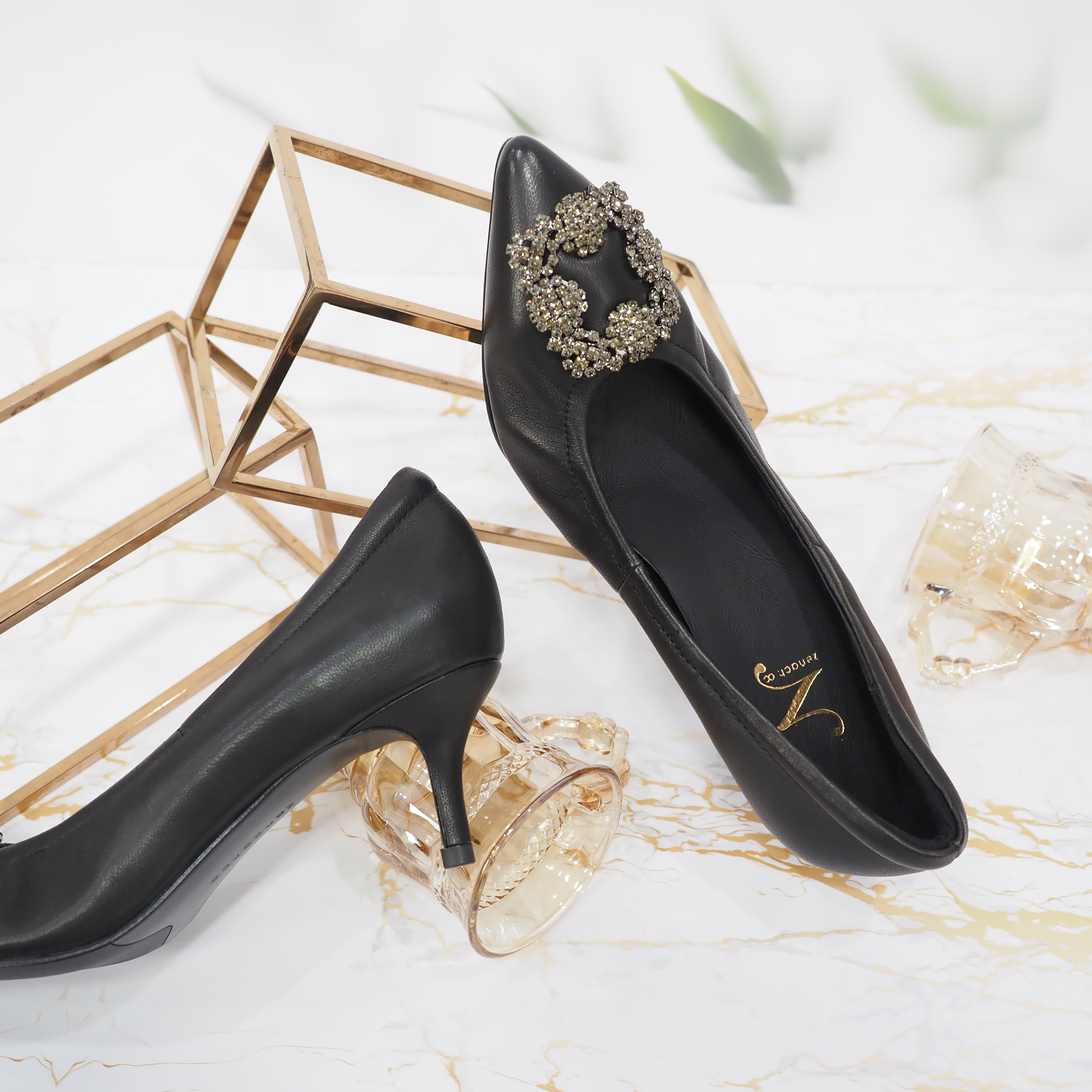 ทรงปกติ เปลี่ยนไซส์ได้-ไม่รับคืน รีสต๊อค Zenachoo Viola2 สี black ส้นสูง 2 นิ้ว รองเท้าแกะแท้ ทรงสวยไม่บีบเท้า ขายดีมาก