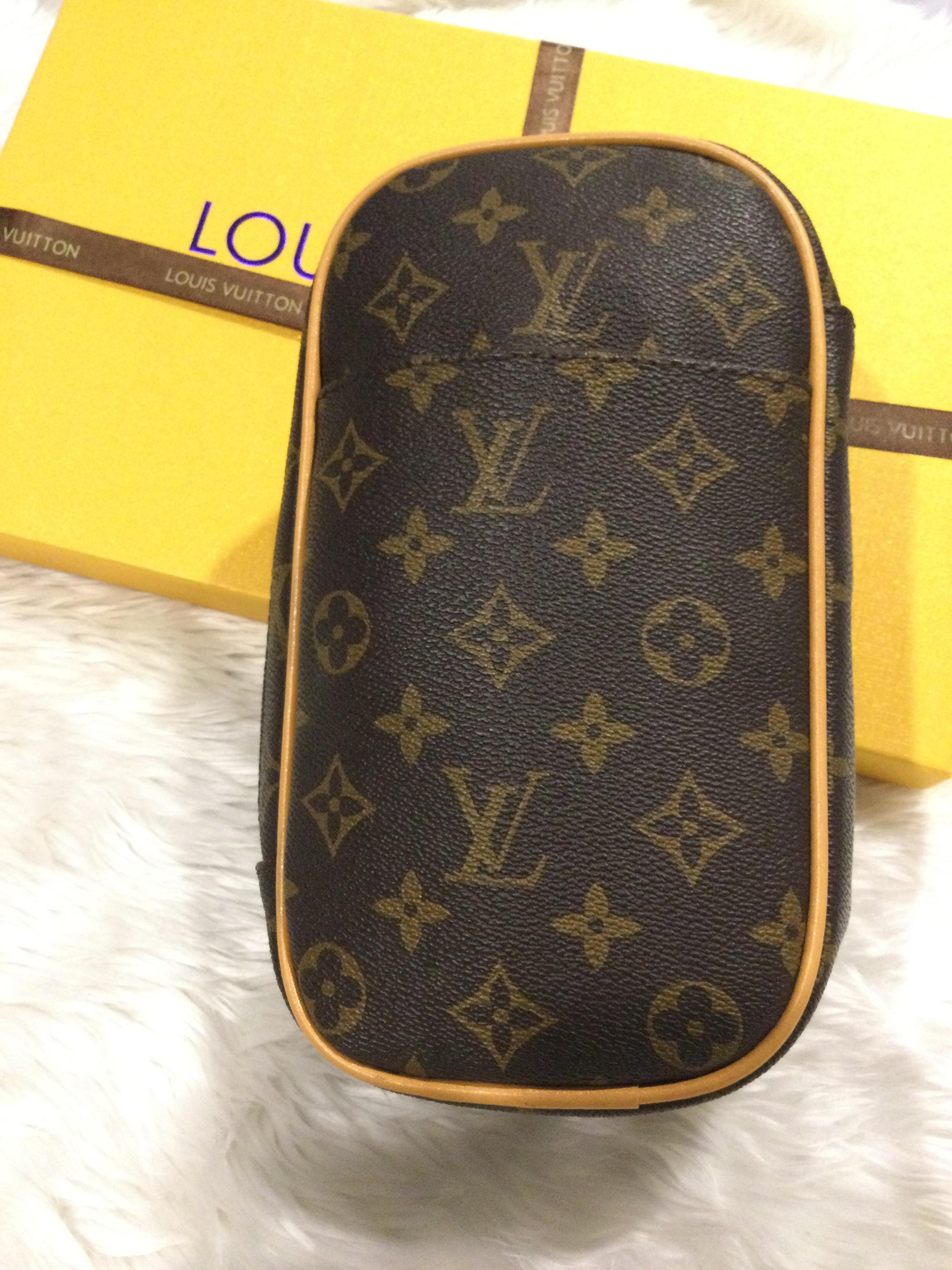 กระเป๋าคาดอก กระเป๋าลายหลุยส์