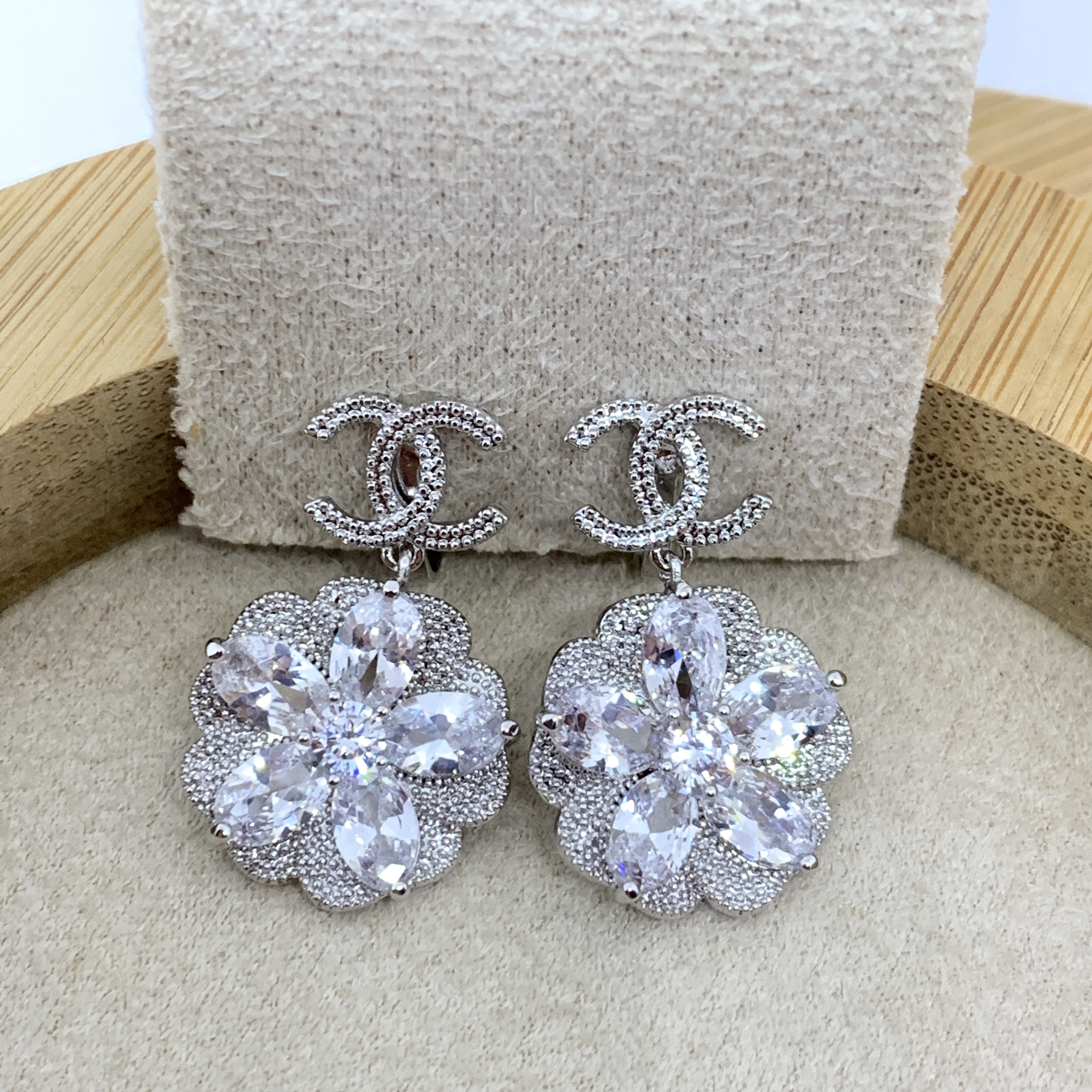 ต่างหูหนีบ CC Fleur มีซิลิโคนรอง หนีบไม่เจ็บ เงินแท้92.5% ไม่เจาะหูก็สวยได้_EC247