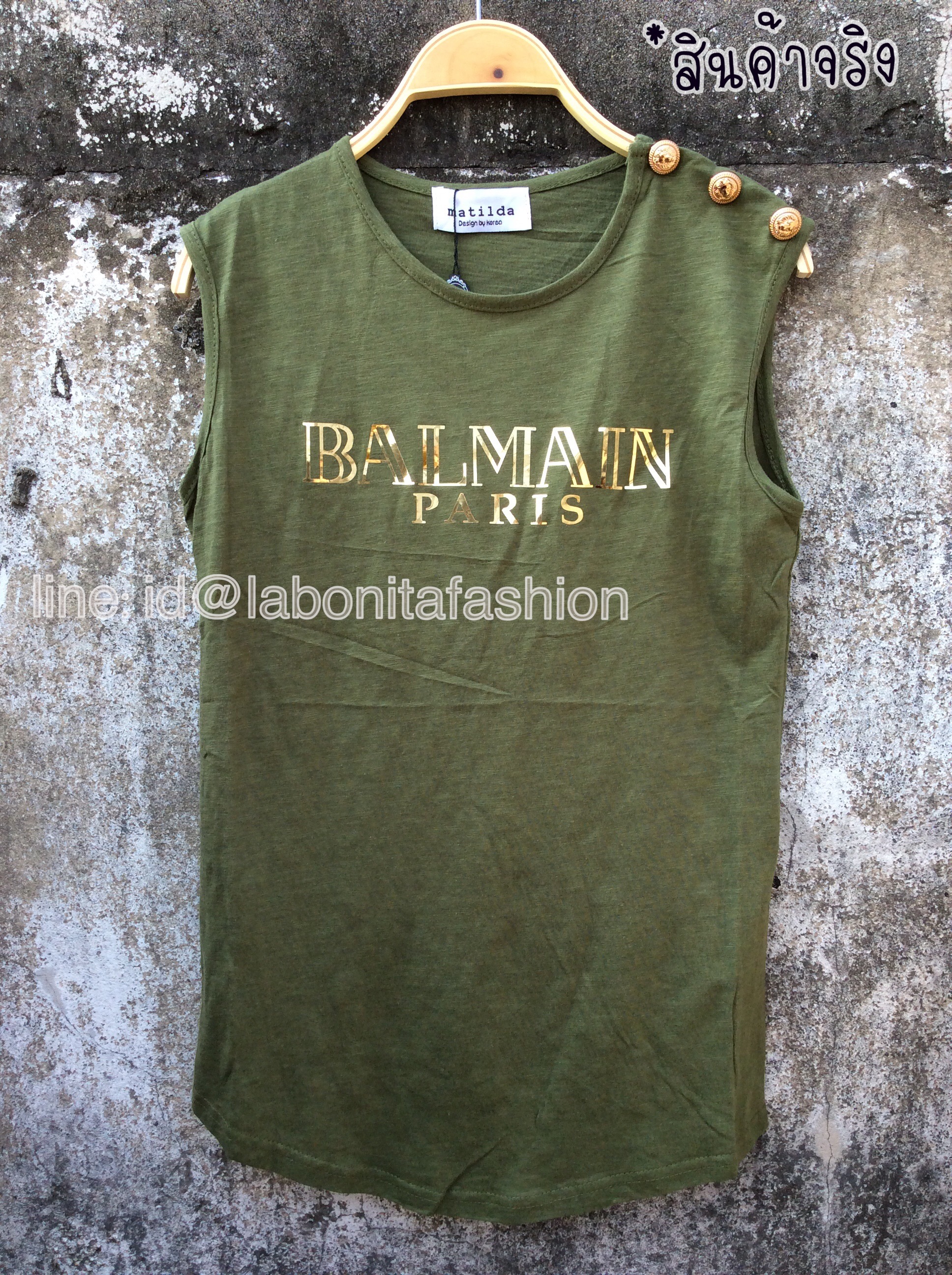 เสื้อกล้ามแขนกุดแต่งคอกลมค่ะ งานสุดชิคเก๋ไก๋ที่ไม่ควรพลาดจ้ะ ด้านหน้ามาพร้อมงานสกรีนลายเป็นคำว่า Balmain ค่ะ เนื้อผ้าดี สวมใส่สบายมากๆ