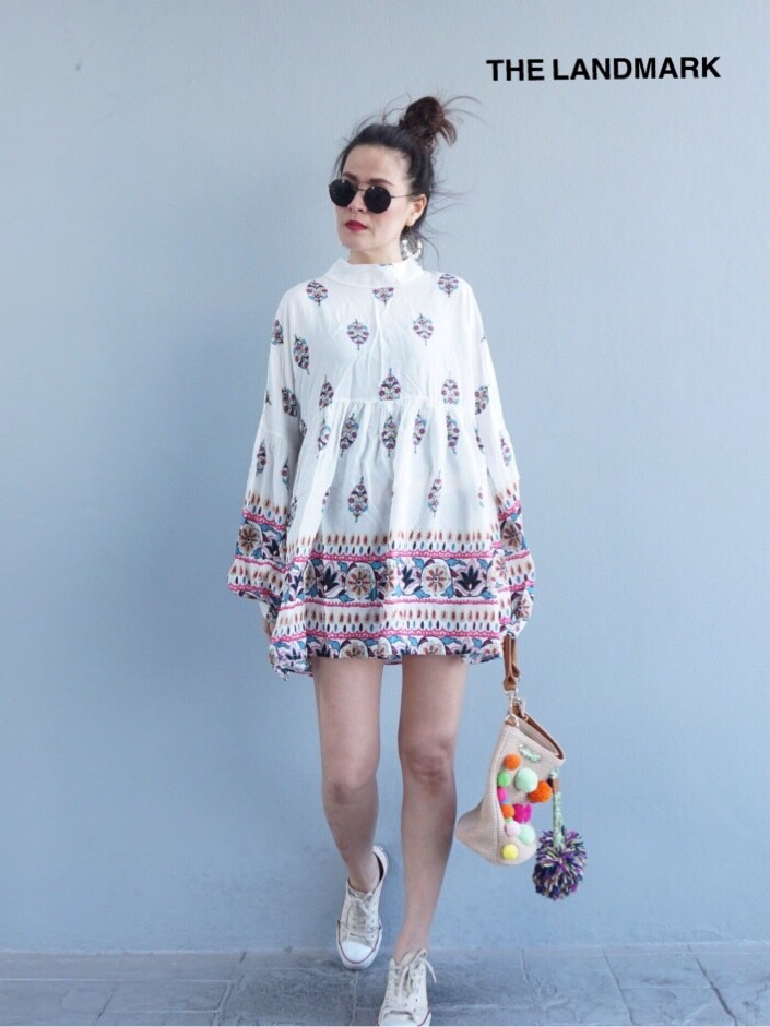 เดรสสั้นผ้าสปันเล่นเชิงผ้าเก๋ๆที่แขนกับช่ายกระโปรงผ้านิ่มใส่สบาย บอกเลยทรงนี้ใส่ได้2ด้านเลยจร้า ใส่แบบไหนก็เริ่ดนะคร้า