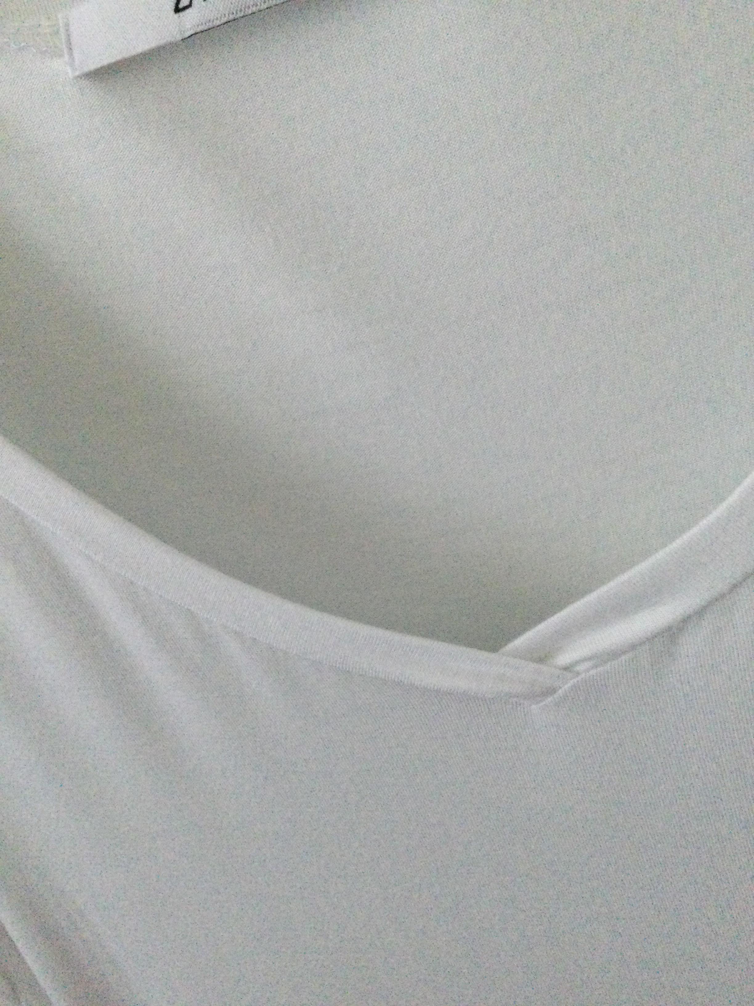 เสื้อยืดคอวีสีขาว สไตล์Zara