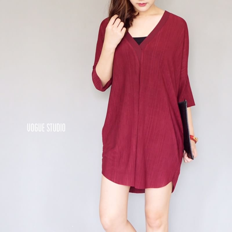 เดรสอัดพลีทถี่ คอวี ทรงไหล่ตก หน้าสั้นหลังยาว ใช้ผ้าอัดพลีทอย่างดี เนื้อนิ่ม ใส่สบาย มาพร้อมเสื้อซับในแยกชิ้น ทรงสวย ดูแพง ชุดเดียวอยู่คะ