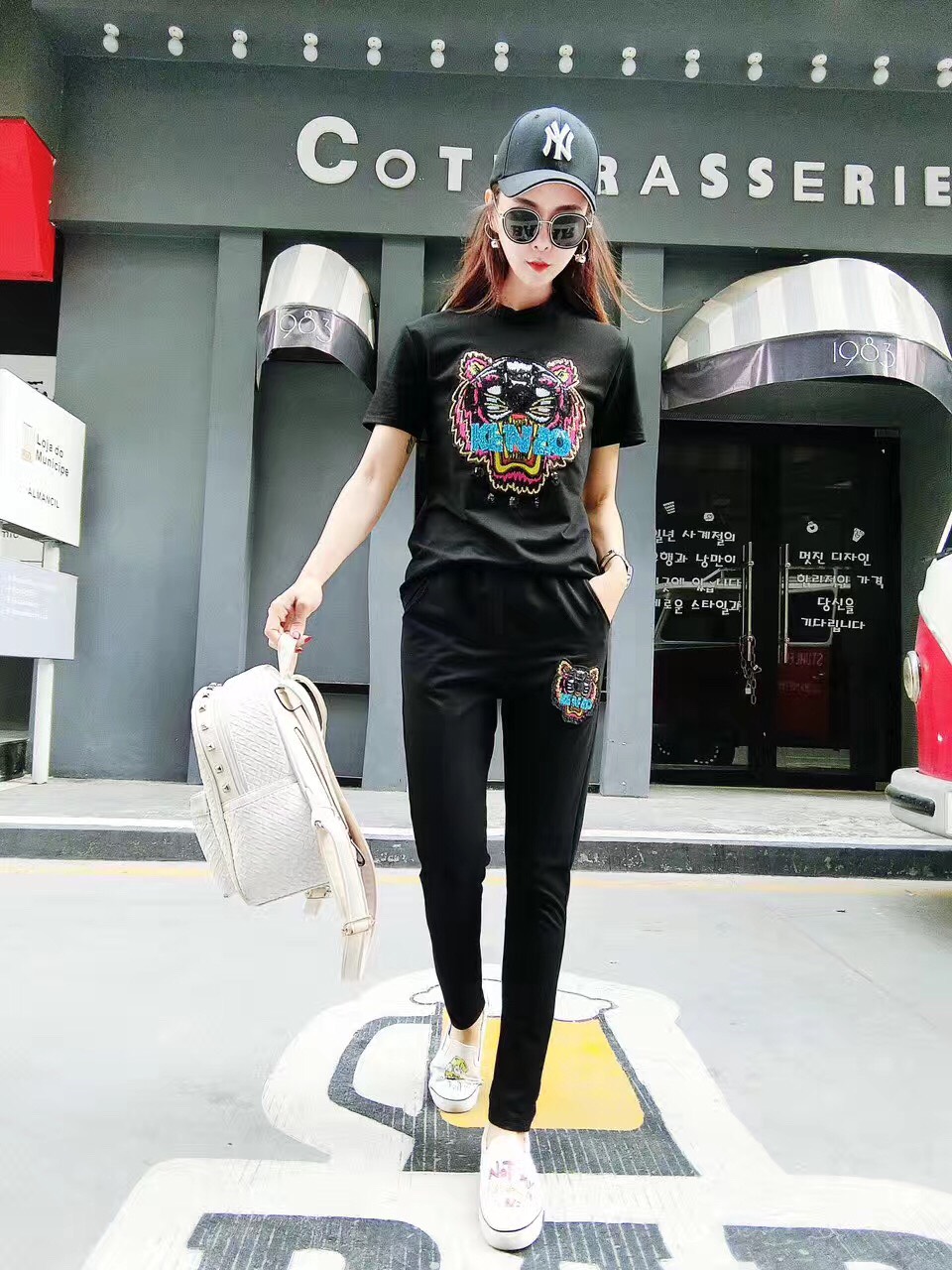 ชุดเซท เสื้อ kenzo กับกางเกงขายาว ตัวเสื้อปักวิ้งๆ