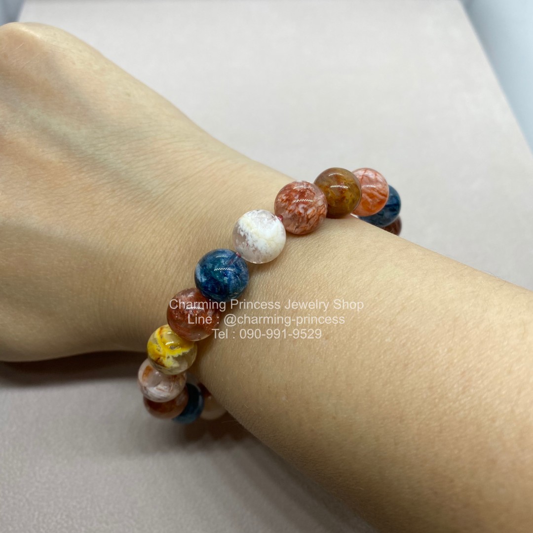 Sericite เซริไซต์ 10 มม เป็นตัวแทนทรัพย์สินและความร่ำรวย หินมงคลที่ช่วยดึงดูด เจริญก้าวหน้า รวมถึงทรัพย์สินเงินทองมาสู่ผู้ครอบครอง ช่วยนำพาชัยชนะและความสำเร็จในด้านสุขภาพ ช่วยทำให้ผ่อนคลายหายเครียดจากเรื่องต่างๆที่แบกเอาไว้อยู่ให้เบาลงและหายไป ทำให้ผู้ท ส