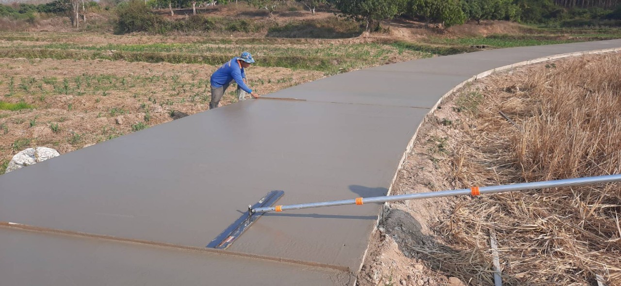 เกรียงขัดมันด้ามยาว (ใบยาว 1 เมตร) พร้อมด้าม 6 เมตร (ด้ามยืดหดได้ เก็บสั้นได้)