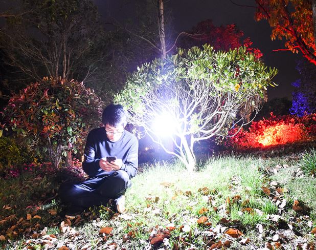 OT47 โคมไฟ LED 100 Watt แบตใช้ได้ 8-16 ชม ชาร์จไฟแสงอาทิตย์ได้