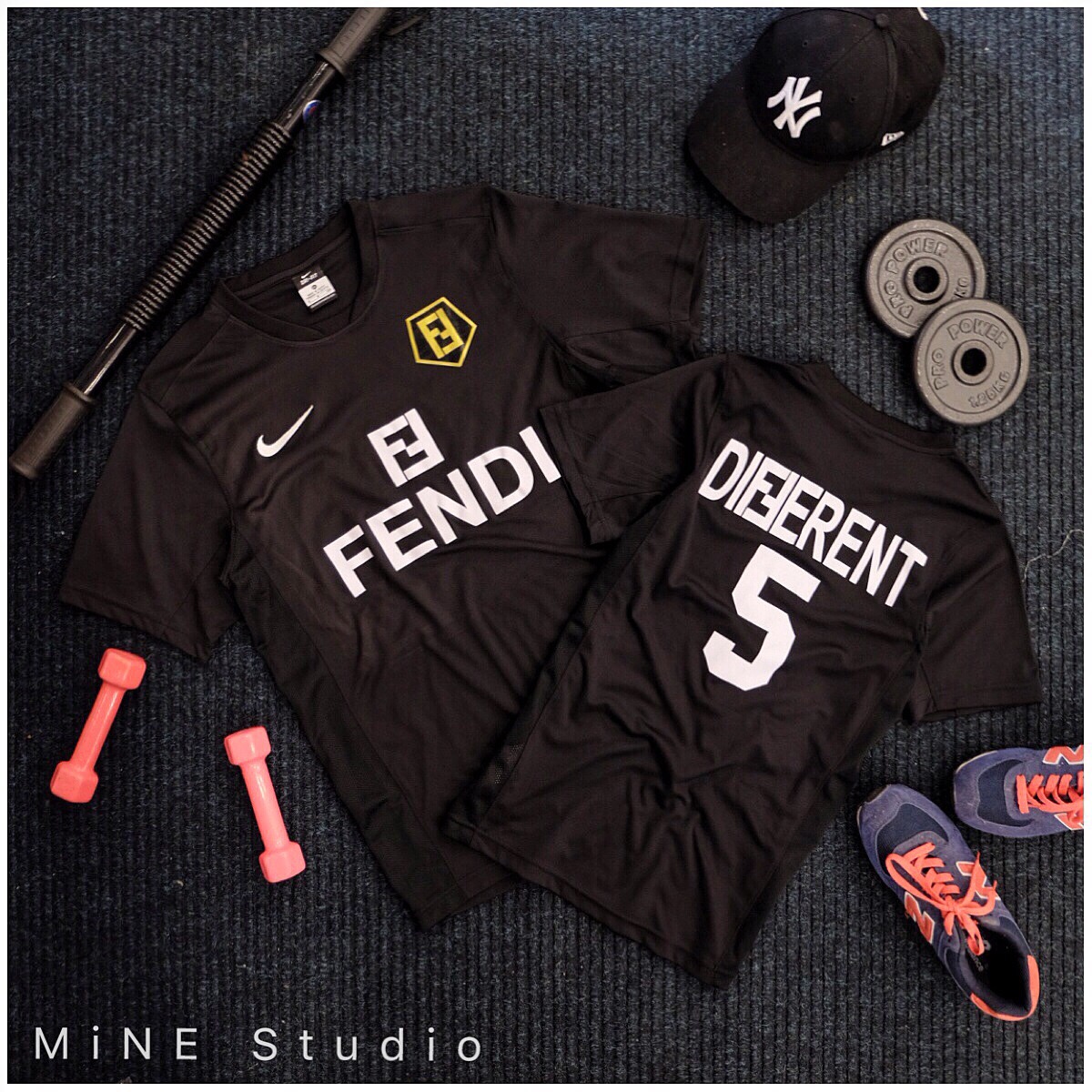 เสื้อยืด งานเนื้อผ้าSport Brandงานผสมผสานงานปักและงานสกรีนสวยเนี้ยบ ใส่เที่ยวหรือเล่นกีฬา ออกกำลังกาย ฟิตเนทก็ดูสวย เทห์มั๊กๆ^^ มั่นใจในคุณภาพของงาน ได้แน่นอนค่ะ คุณภาพครบครัน สวยเป๊ะตั้งแต่เนื้อผ้าที่เหมือนแบบออรินัล พร้อมทั้งลวดลายที่สกรีนและงานปักกันเล