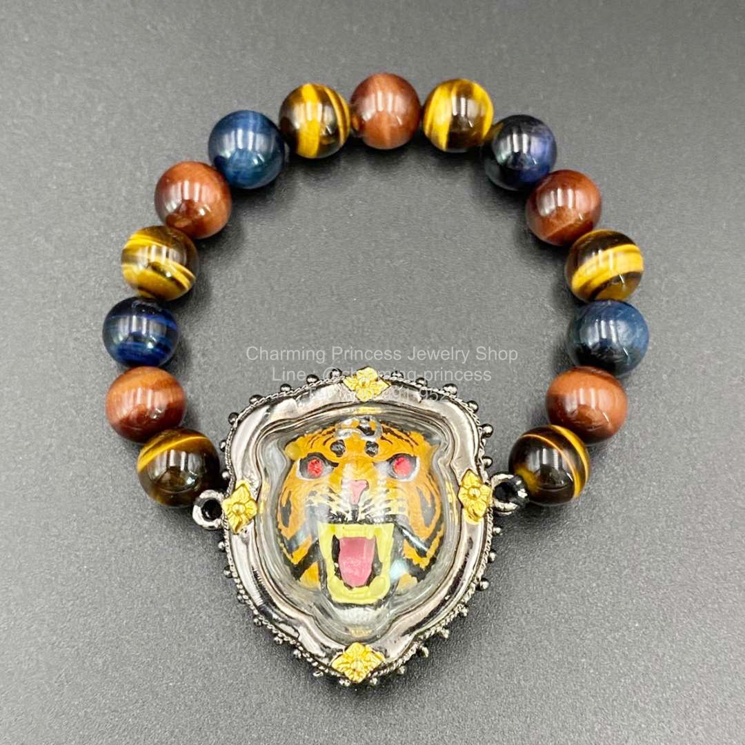 พญาเสือ รุ่นบูชาครู วัดบางพระ หลวงพ่อเปิ่น พ.ศ. 2554 เสริมอำนาจบารมี โชคลาภ เสริมหน้าที่การงาน ก้าวหน้ายิ่งใหญ่ดุจดั่งพญาเสือ แคล้วคลาด แก้ดวงตก แก้ปีชง ร้อยพร้อมสามทหารเสือ 10 มม สำเนา
