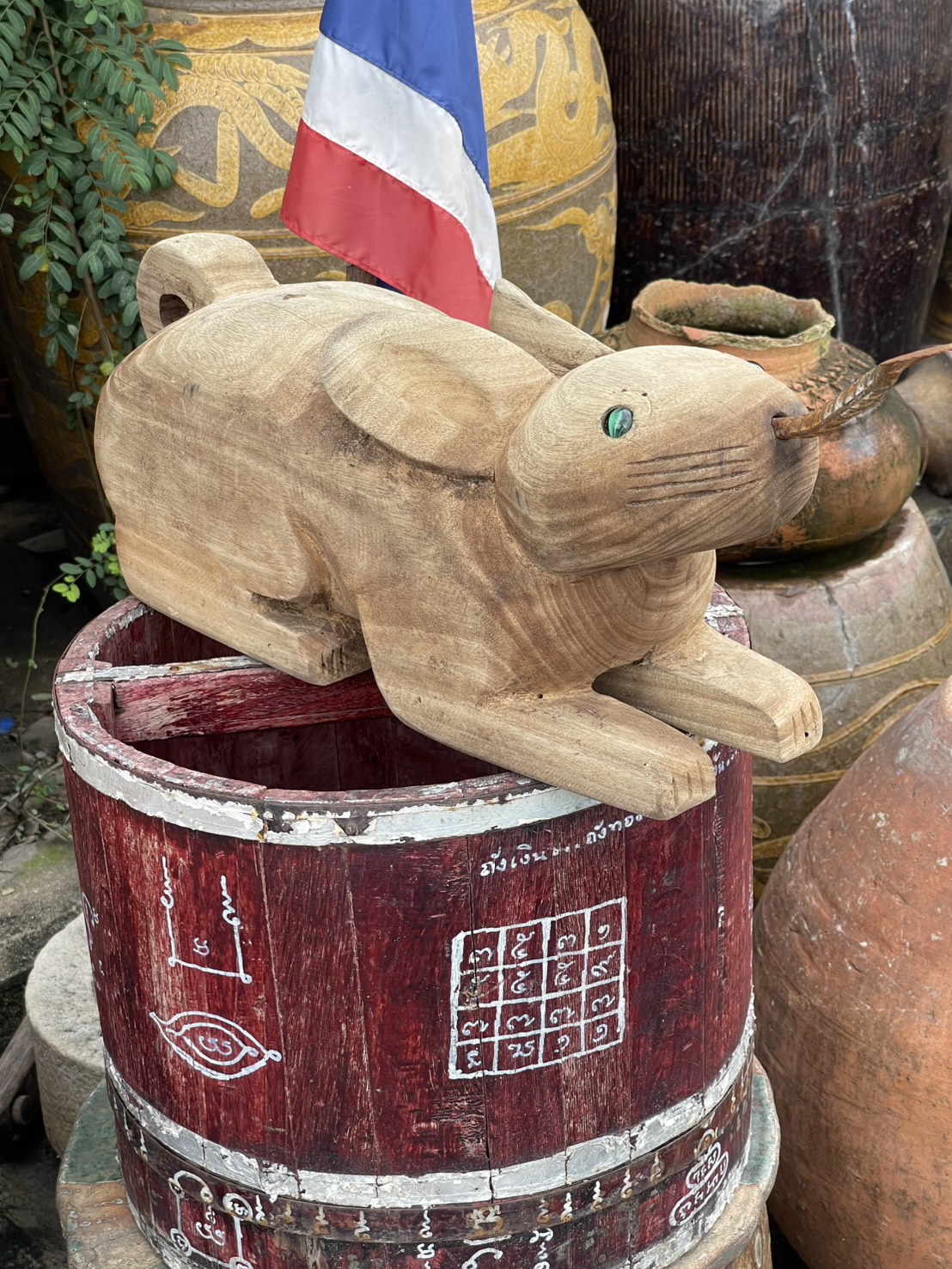 กระต่ายไม้แกะ กระต่ายขูดมะพร้าว แบบนั่งขูด