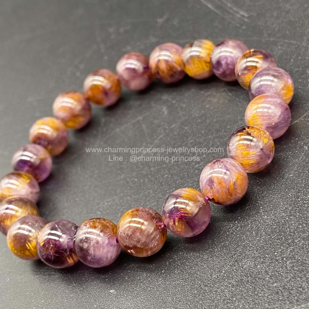 Cacoxenite in Amethsyt AAA คาค็อกซิไนท์ในอเมทิสต์ 9.5 มม ภายในมีแร่สีทองระยิบระยับเสริมอำนาจบารมีความมั่งคั่งร่ำรวย สวยน่าใส่มากๆค่ะ