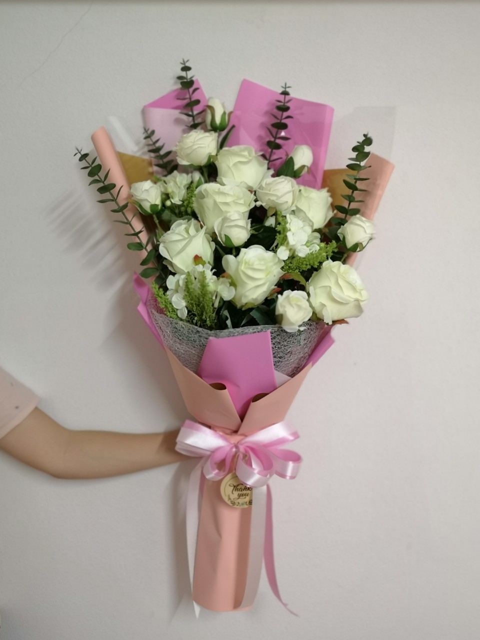 ช่อดอกกุหลาบขาว ทรงสูง (ดอกไม้ประดิษฐ์)