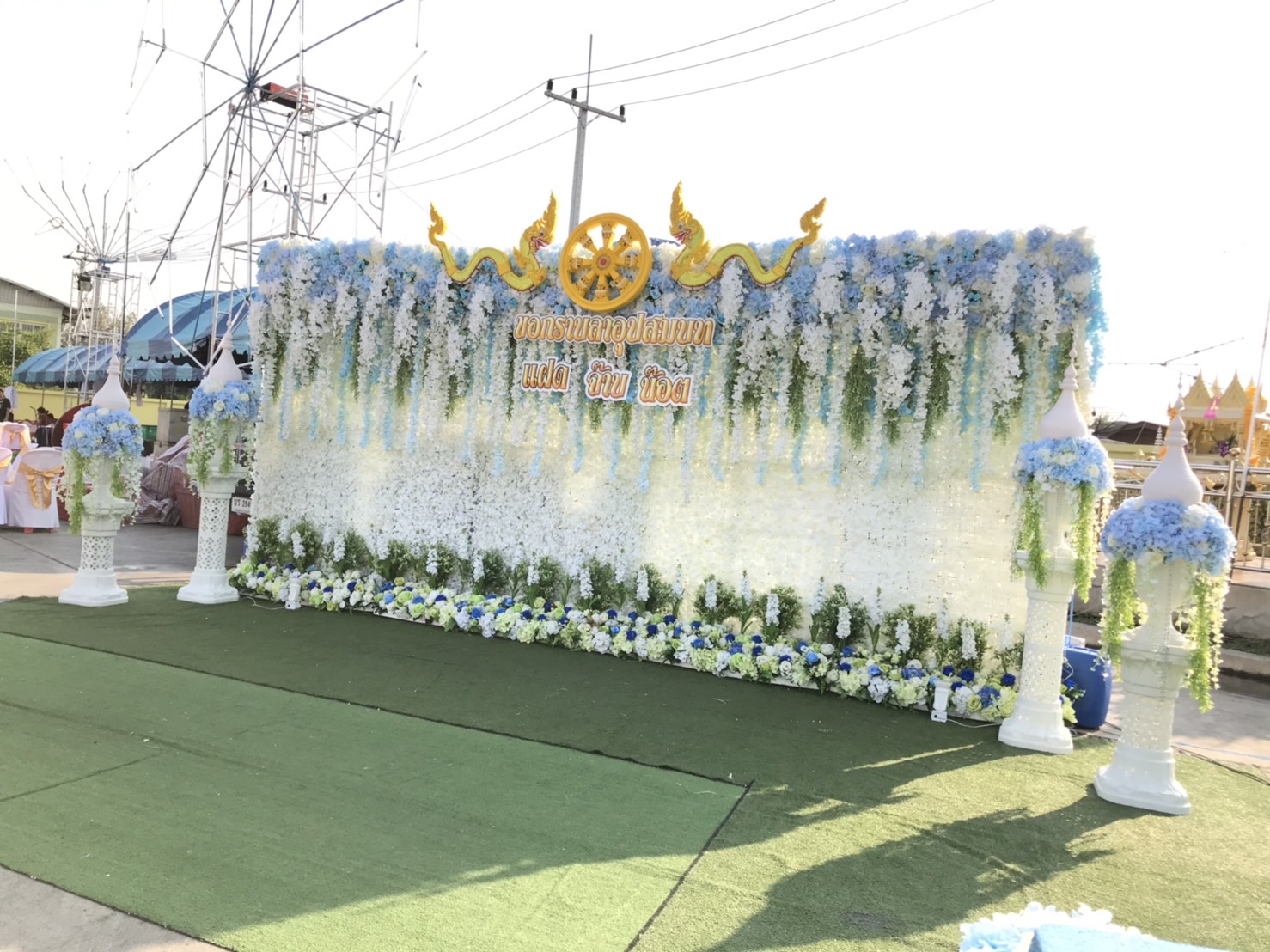 ฉากถ่ายรูปงานบวช ธีมงานขาวฟ้า