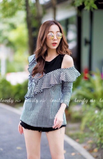 เสื้อแต่งระบายอก เสื้อแฟชั่นเกาหลี