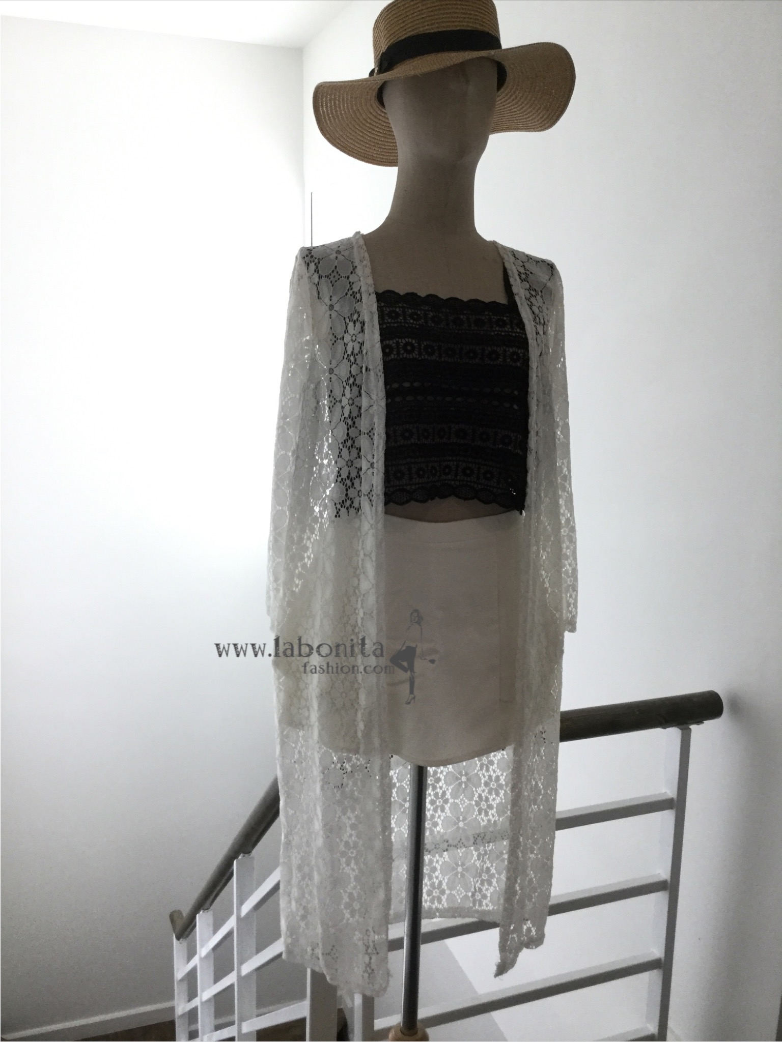 เสื้อคลุมยาวผ้าลูกไม้นุ่มๆ