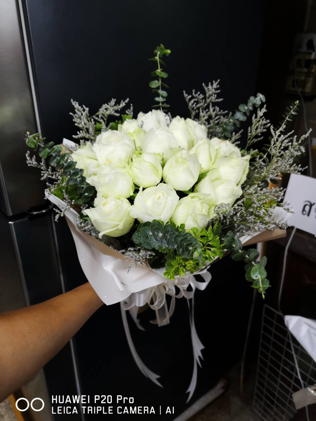 ช่อดอกกุหลาบขาว แทนความรักที่บริสุทธิ์ มอบให้คนที่คุณรัก