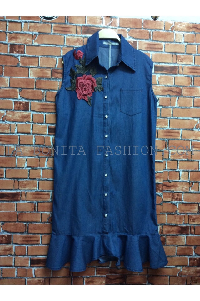 New!! Arrival เดรสยีนส์ผ้ายีนส์นิ่มเนื้อดีค่ะ แต่งชายกระโปรงให้เป็นระบายนิดๆพอน่ารัก ปักดอกกุหลาบสีแดงดอกโต งานปักละเอียด