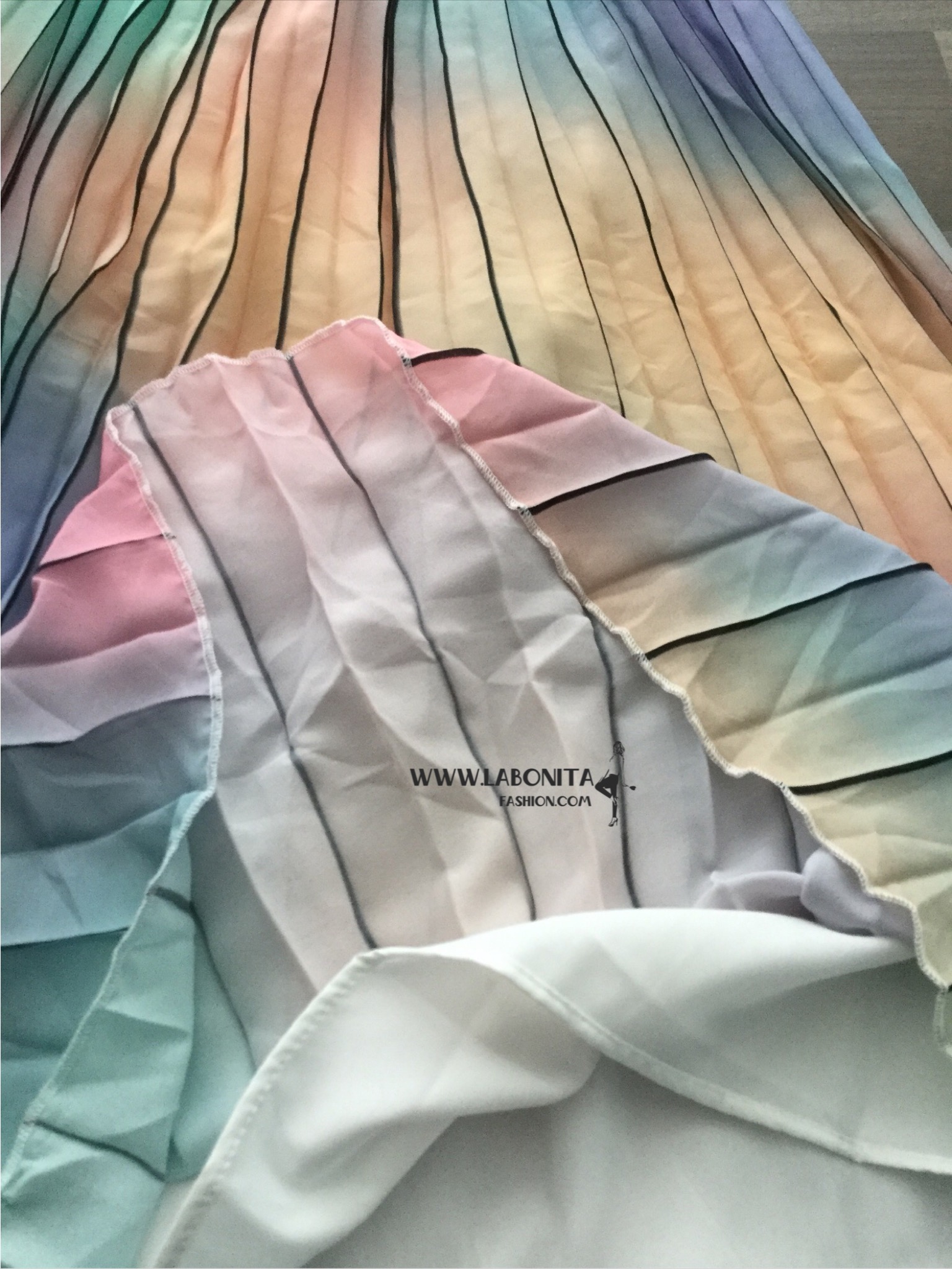 กระโปรง Gucci สีพาสเทล