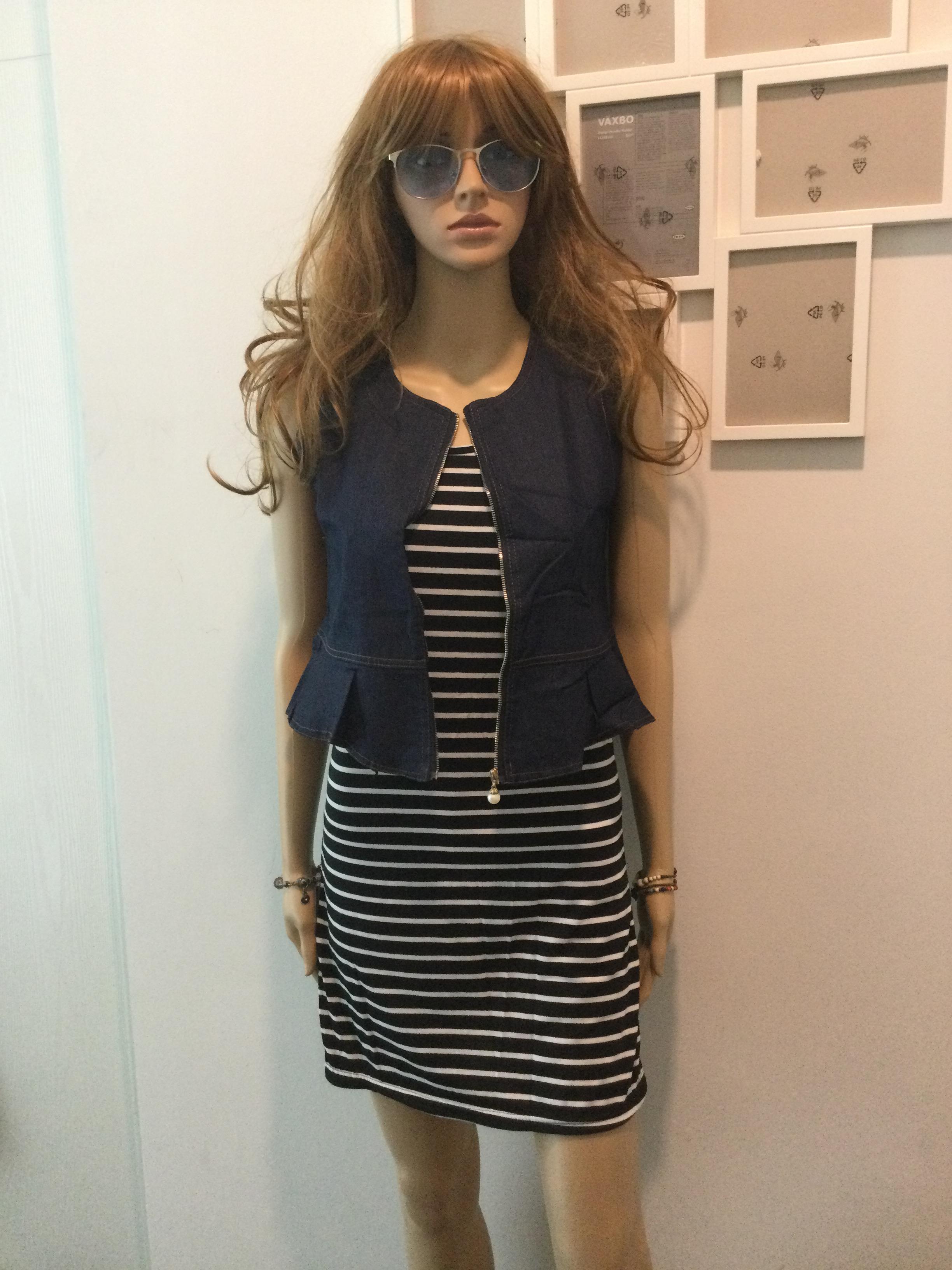 เซตเสื้อผ้าdenim แขนกุดแต่งซิปมุกด้านหน้า มาพร้อมเดรสตัวยาวผ้ายืดใส่สบายลายขาวดำเข้าเซตใส่แบบรูดซิปคลุมหรือแบบปล่อย