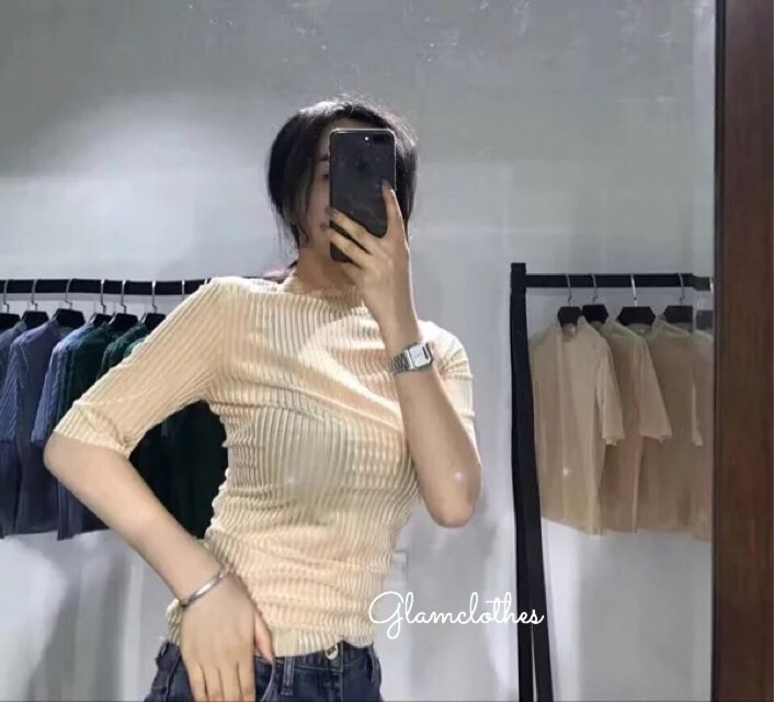 New!! velvet pleated เสื้อคอกลมเนื้อผ้ากำมะหยี่สลับซีทรูบาง ตัวนี้น่ารักค่ะ ใส่สวย คอเต่านิดๆ แต่ไม่ร้อน เพราะเนื้อไม่หนา ใส่สบายมากค่ะ