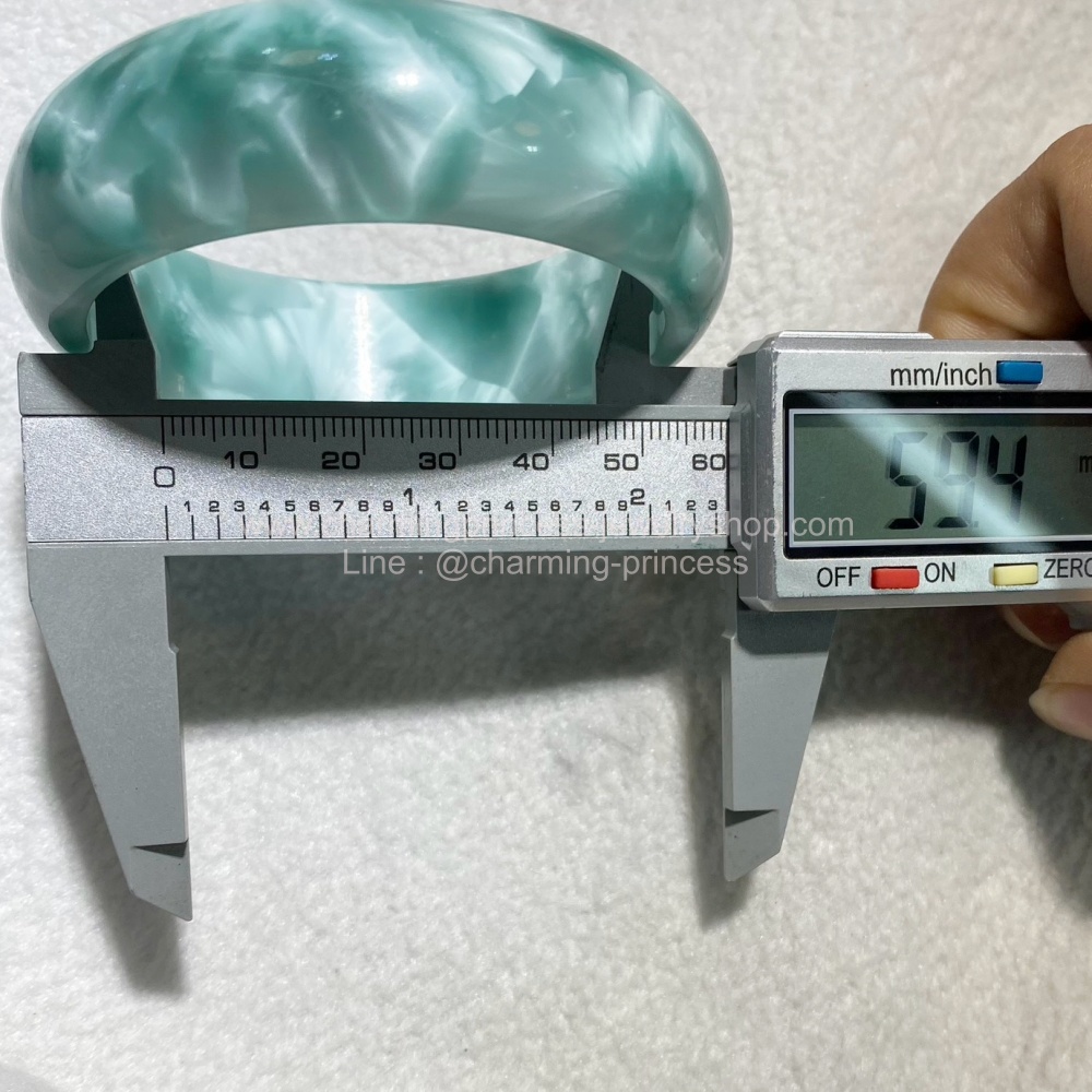 Green Angelite แองเจิลไลท์สีเขียว กำไล 20x59 มม หินของความคิดสร้างสรรค์ หินแห่งการหยั่งรู้ การปรากฏของสิ่งเตือนภัย ซึ่งเปรียบเสมือนมีเครื่องรางบอกเหตุ