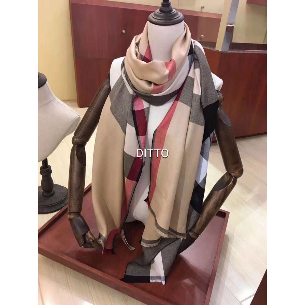 ผ้าพันคอ ผ้าคลุมไหล่ BURBERRY