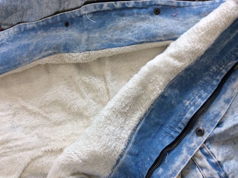 แจ็คเก็ตยีนส์กันหนาว เสื้อกันหนาวสไตล์เกาหลีมีขนด้านในใส่แล้วอุ่นค่ะ