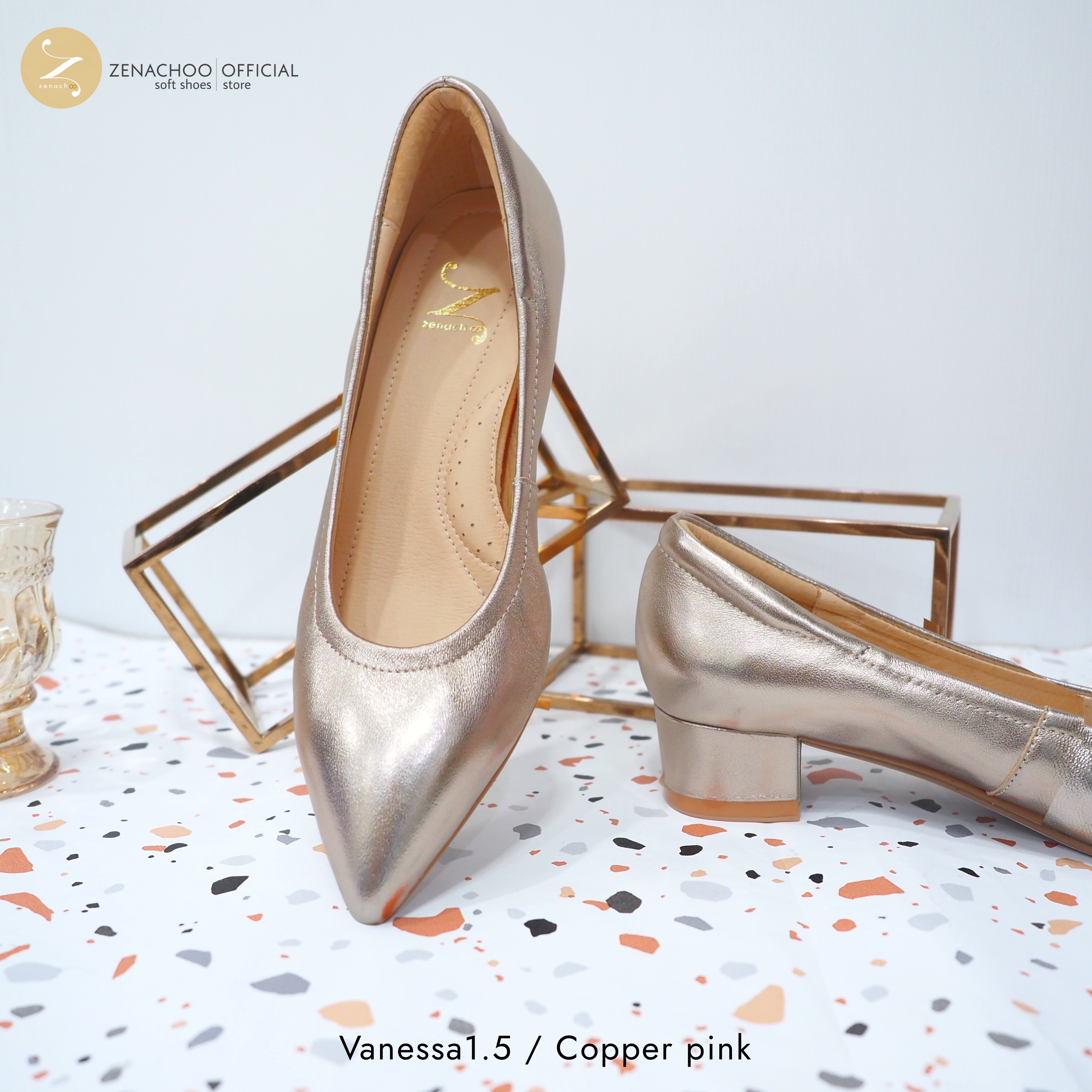 ทรงใหญ่ลด 1 ไซส์ เปลี่ยนไซส์ได้ ไม่รับคืน Zenachoo รุ่น Vanessa1.5 สูง 1 นิ้วครึ่ง รองเท้าหนังแกะแท้หัวแหลม พื้นนุ่ม