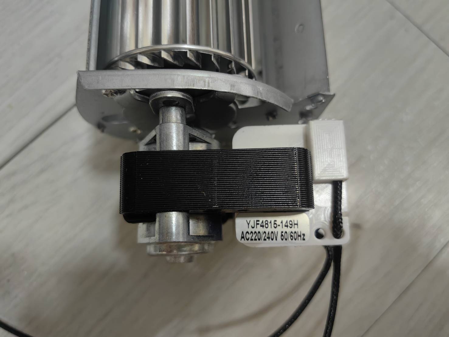 FAN07 พัดลมโบวเวอร์พกพา กว้าง 18CM 220V 28Watt