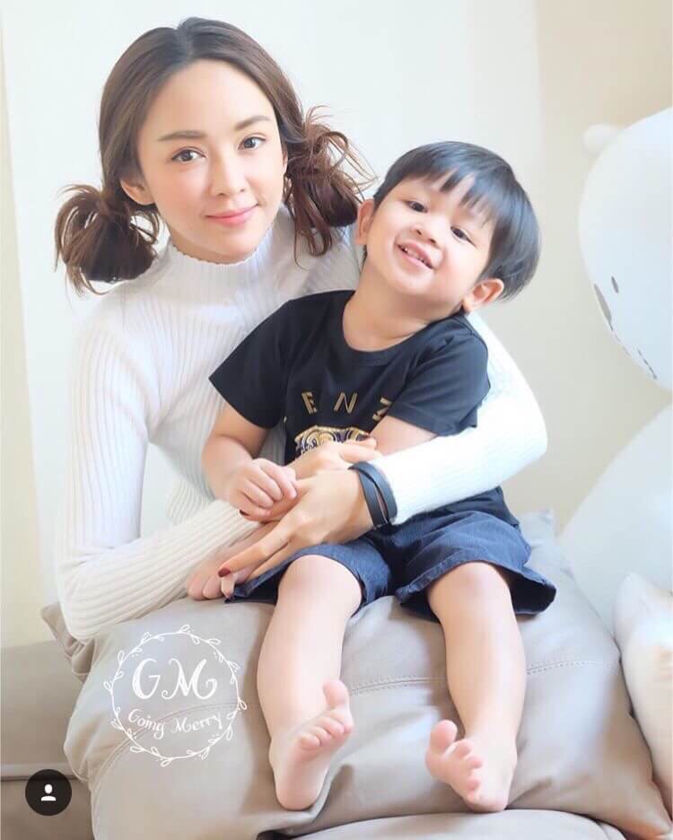 เสื้อไหมพรม คอตั้ง ทอลายในตัวแบบ K .เป้ย เนื้อนุ่มมีน้ำหนัก เนื้อผ้าดี งานสวย ((*รุ่นนี้งานมีหลายเกรดนะคะ ) ร้านเรางานสวยค่ะ ผ้าเนื้อนุ่มฟูอย่างดีค่ะ