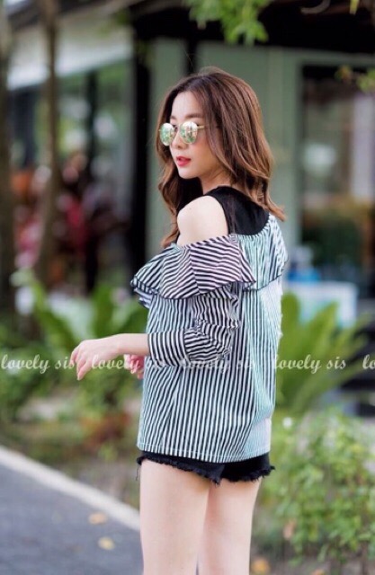 เสื้อแต่งระบายอก เสื้อแฟชั่นเกาหลี