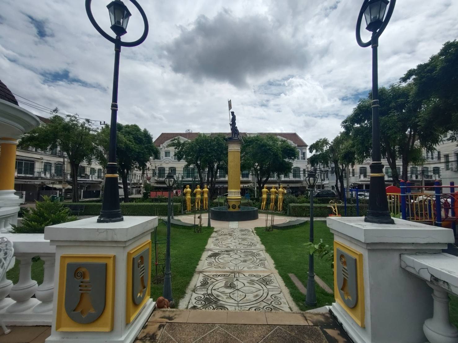 ทาวน์โฮม 3 ชั้น บ้านกลางเมืองสวิสทาวน์ ซ.ประเสริฐมนูกิจ 25 ถ.เกษตร-นวมินทร์ ลาดพร้าว บ้านอยู่หน้าคลับเฮ้าส์ ทำเลดี บ้านสวย พร้อมอยู่ Baan Klang Muang Swiss Town