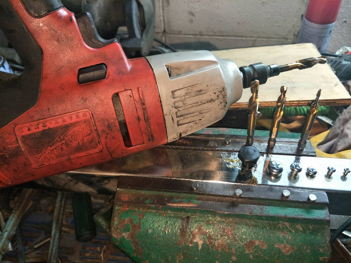 SC01 ดอกต๊าปเกลียวแบบเร็วมีดอกเจาะในตัว M3-M10