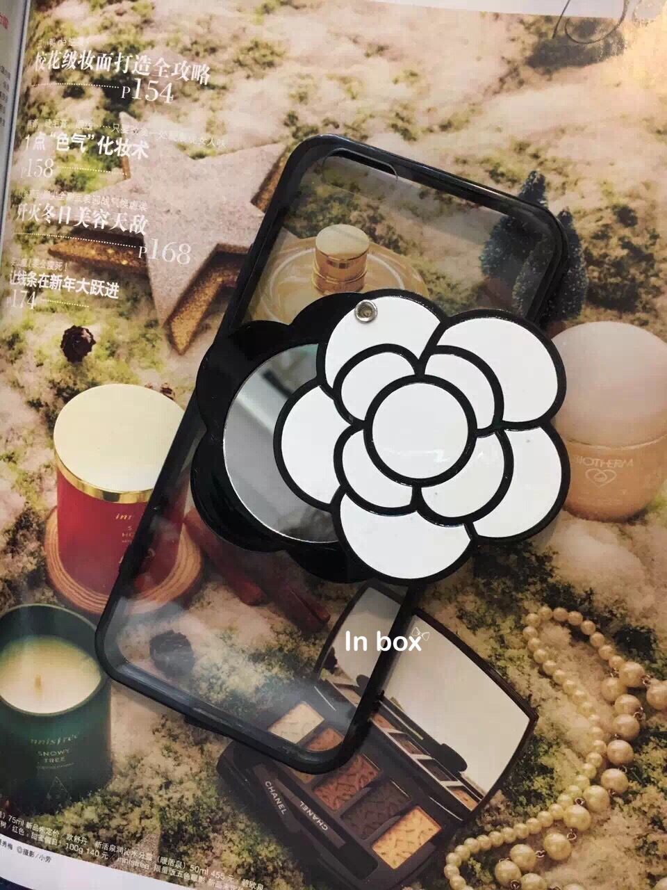 เคส i phone ลายชาแนลรุ่นใหม่ล่าสุด แต่งดอกคามิเรียตามแบบฉบับชาแนล ที่ดอกไม้มีกระจกเก๋ๆ งานสวยเว่อๆค่ะ