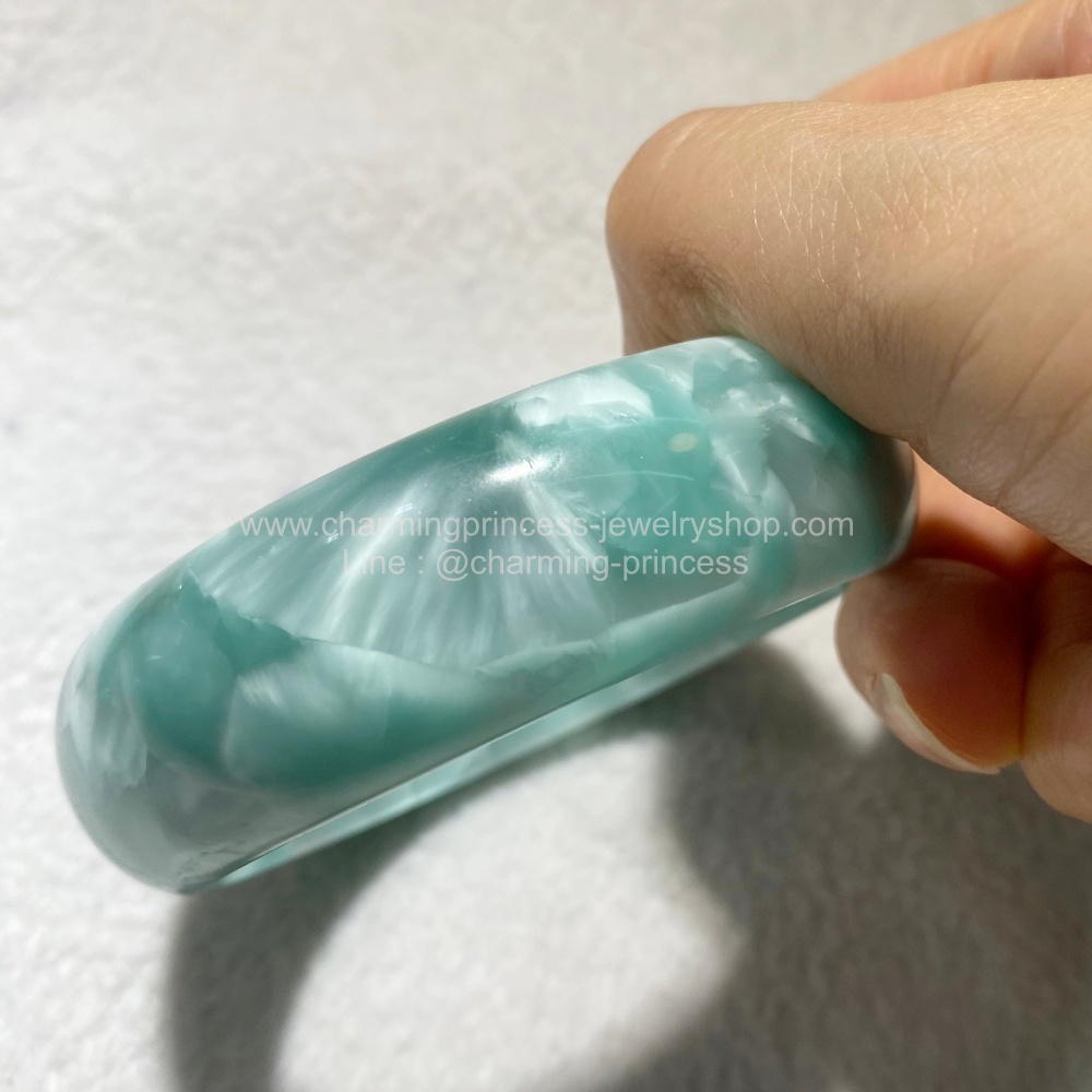 Green Angelite แองเจิลไลท์สีเขียว กำไล 20x59 มม หินของความคิดสร้างสรรค์ หินแห่งการหยั่งรู้ การปรากฏของสิ่งเตือนภัย ซึ่งเปรียบเสมือนมีเครื่องรางบอกเหตุ