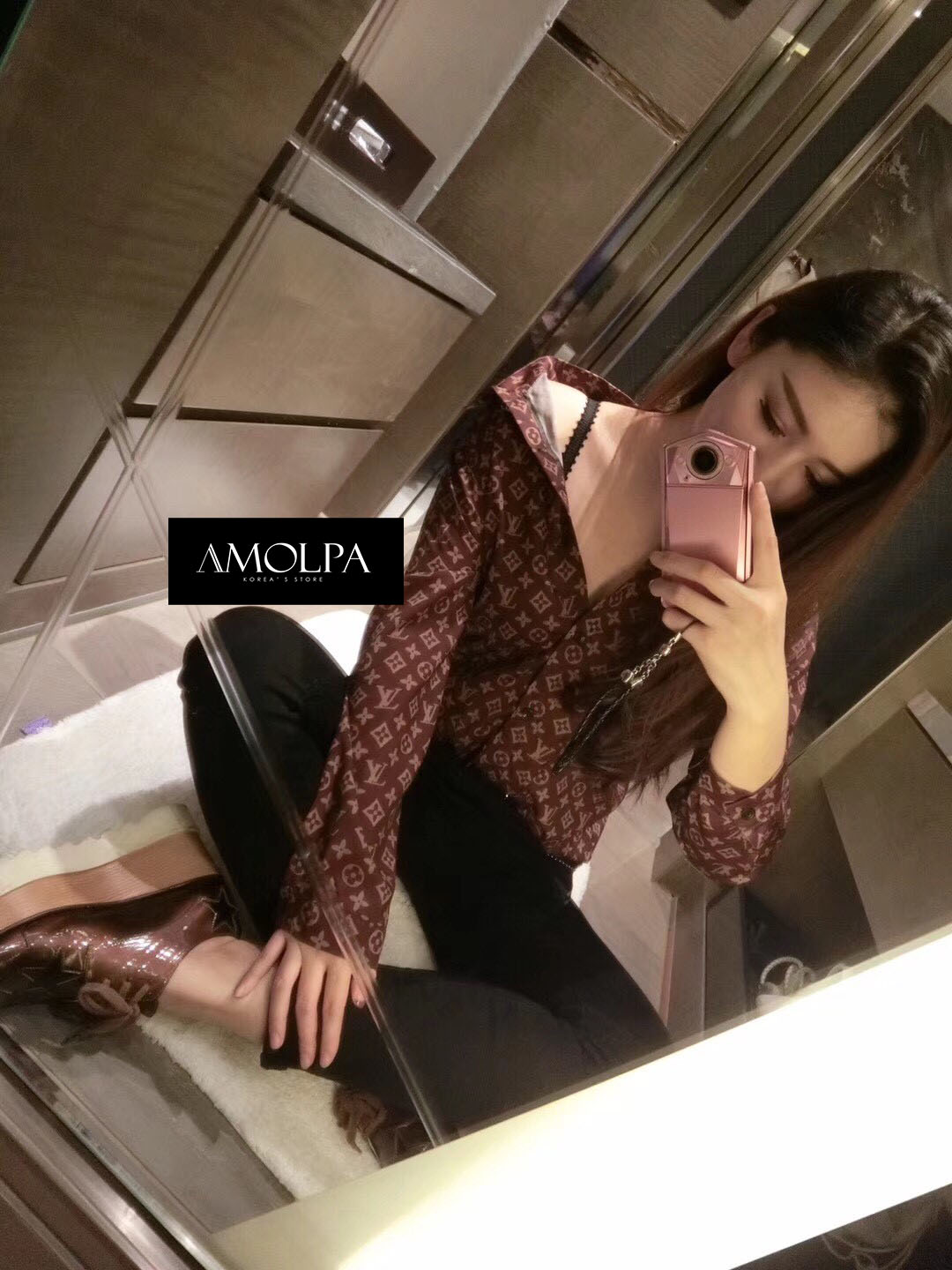 เสื้อเชิ้ตแขนยาวลายLV งานสวยยย ใส่สบาย ผ้าเบาบาง ไม่ร้อนนนน พิมพ์ลาย LV ทั่วตัว งานดีสุดๆ ตาม Shop ใส่สวย ตามกระแส รุ่นนี้