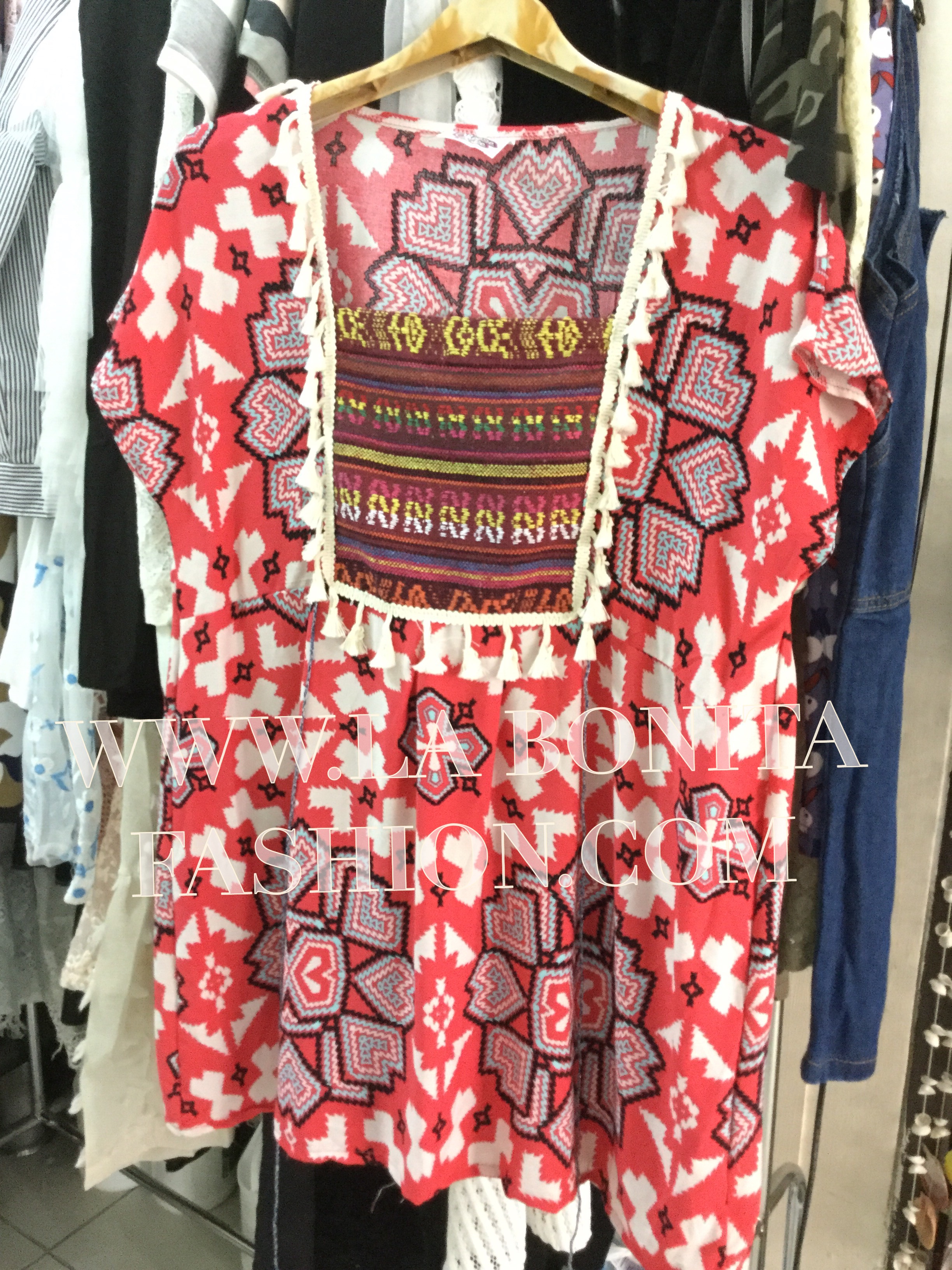 เดรสสั้นทรงสวยน่ารักสไตล์โบฮีเมียนช่วงอกตัดต่อด้วยผ้าลายชนเผ่า