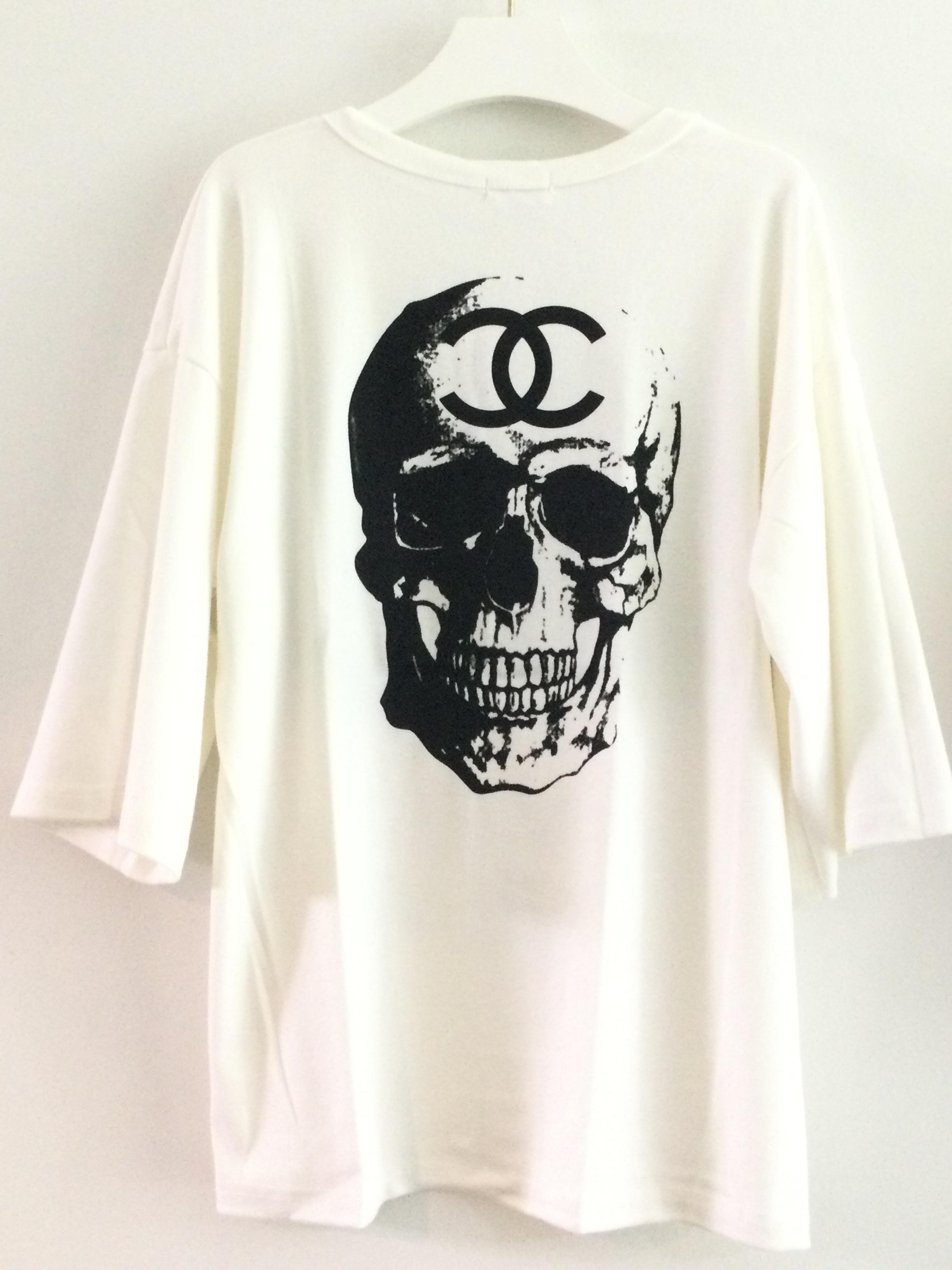 เสื้อหัวกระโหลก ผ้าเนื้อนิ่มมากๆ สกรีนลายหน้าหลัง