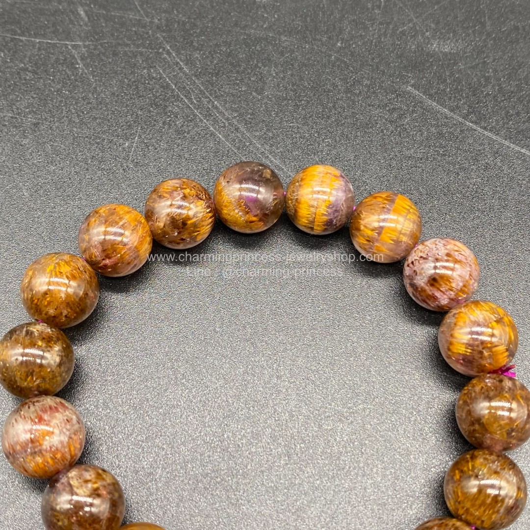 Cacoxenite in Amethsyt AAA คาค็อกซิไนท์ในอเมทิสต์ 11 มม ภายในมีแร่สีทองระยิบระยับเสริมอำนาจบารมีความมั่งคั่งร่ำรวย สวยน่าใส่มากๆค่ะ