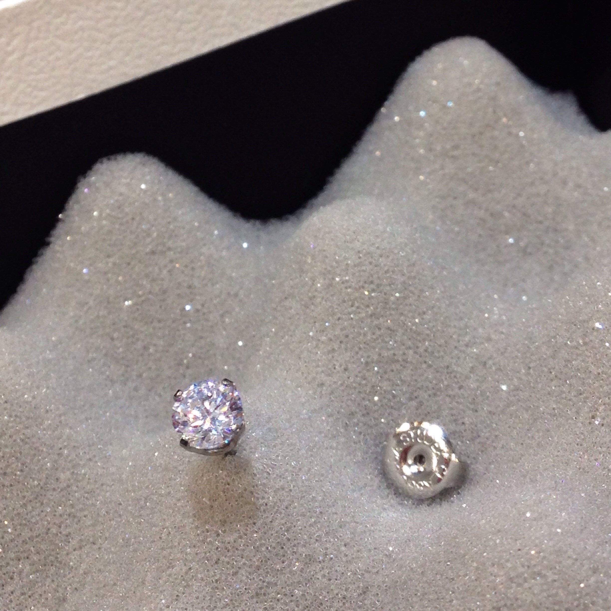 (ส่งฟรี แถมฟรีแป้นหมุดตัน)ก้านยาวพิเศษ ต่างหูสำหรับผิวแพ้ง่าย CZ 5mm Tiffany ก้านสีเงิน สแตนเลสเกรดการแพทย์ ปลอดภัย 100%_STD052