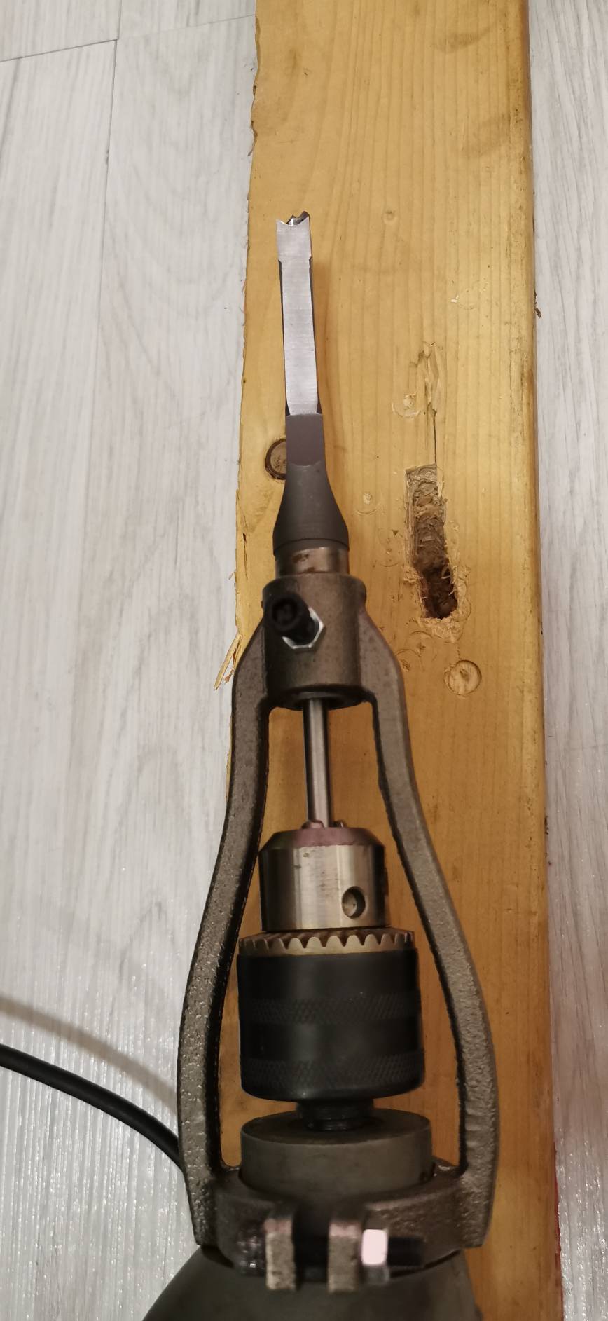 DS11 ปลอกเจาะไม้สี่เหลี่ยมสำหรับสว่านมือ คอ 43-48 มิล