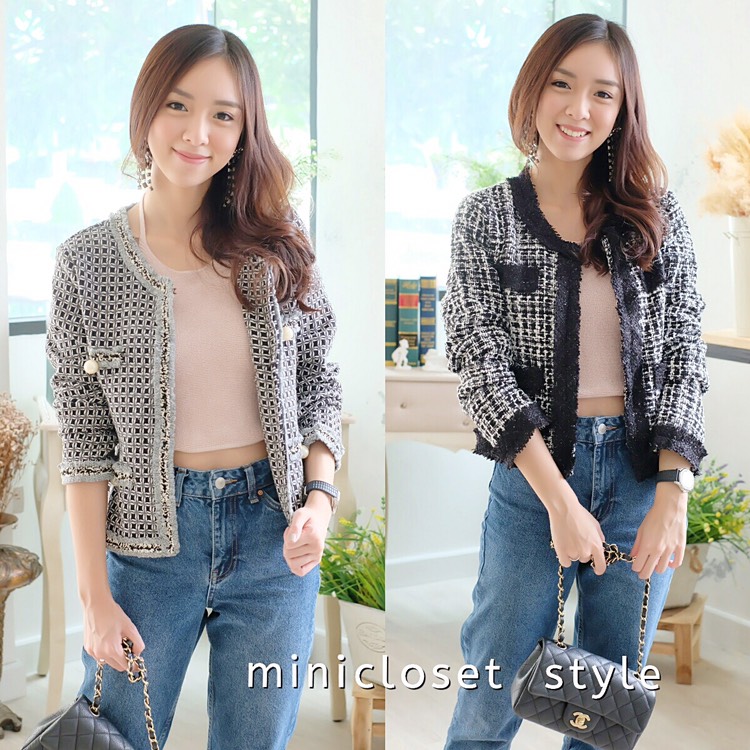 มาเพิ่มค่ะ *รอบที่ 10 แล้ว เสื้อคลุมผ้าทวิตชาแนล เนื้อนิ่มใส่สบาย มี 2 แบบให้เลือก แบบแรกสีเทามีมุกห้อยตรงกระเป๋าเดินขอบรออบตัว แบบที่สองแต่งขอบดำกระเป๋ากับสาบข้างหน้า ดูดีมากค่ะควรมีติดตู้ได้หยิบใส่ไฮโซจริง