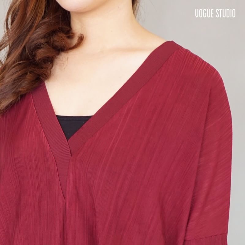 เดรสอัดพลีทถี่ คอวี ทรงไหล่ตก หน้าสั้นหลังยาว ใช้ผ้าอัดพลีทอย่างดี เนื้อนิ่ม ใส่สบาย มาพร้อมเสื้อซับในแยกชิ้น ทรงสวย ดูแพง ชุดเดียวอยู่คะ