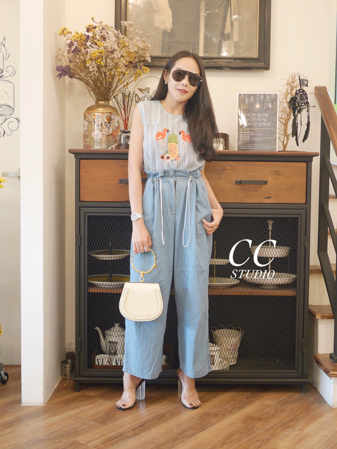 Set เสื้อลูกไม้แขนกุด ปักลายน่ารักค่ะ + มาพร้อมกางเกงยีนส์เอวสูง เนื้อยีนส์บาง เนื้อดีค่ะ ช่วงเอวรูดเก๋มากค่ะ Set นี้ น่ารักมากแยกแมทช์ได้นะค่ะ