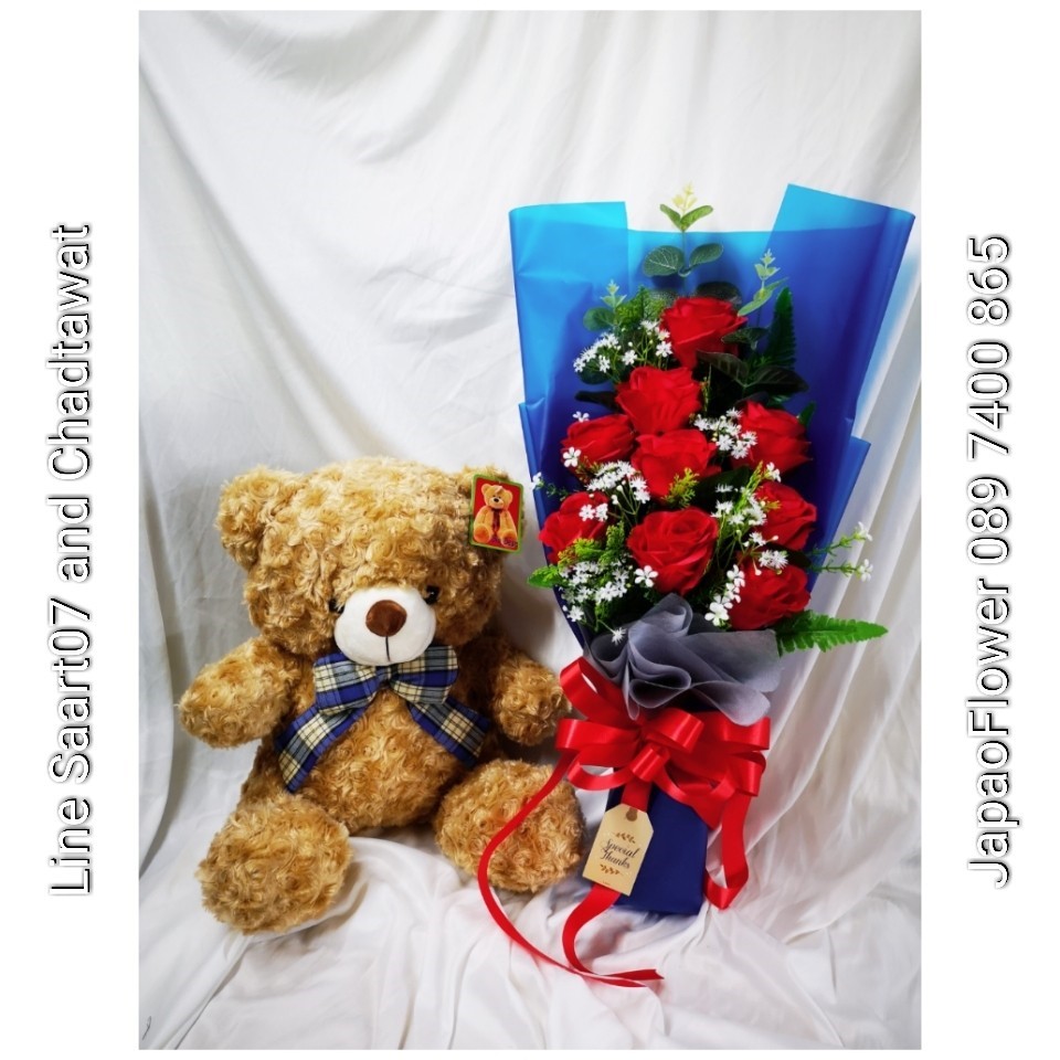 ช่อดอกกุหลาบแดง ทรงสูง พร้อมตุ๊กตาหมี