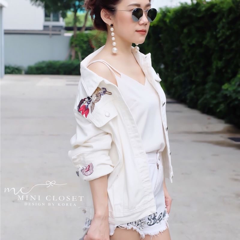 เสื้อคลุมเสื้อแจ็คเก็ตยีนส์สีขาว